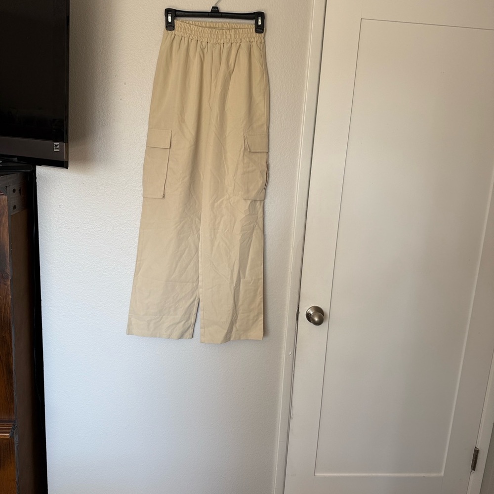 Forever 21 Tan Cargo Trousers - Picture 2 of 14